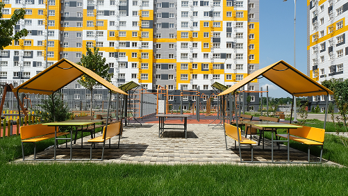 Обустроенная придомовая территория