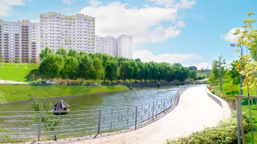 Озёра с благоустроенной набережной